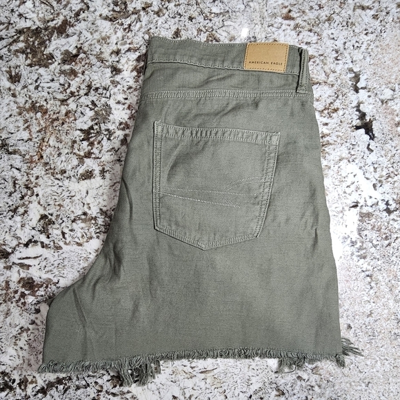 American Eagle Highest Rise Mom Shorts Green Size 14 - Picture 2 of 6